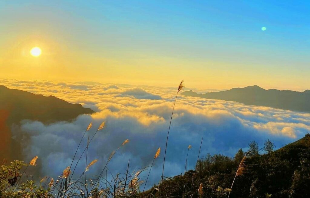 Săn mây sáng bình minh tại Tà Xùa – Nguồn: Nguyễn Thanh Nga