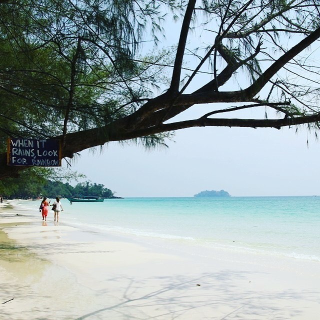 Koh rong rất phù hợp với những ai thích tắm biển do sở hữu làn nước trong xanh - Nguồn: Internet 