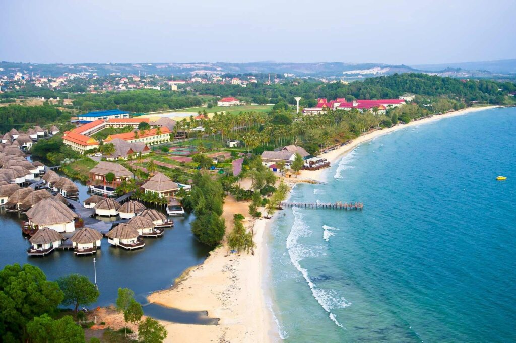 Thành phố biển Sihanoukville là điểm thu hút khách du lịch ghé thăm mỗi khi du lịch Campuchia – Nguồn: Asean Travel