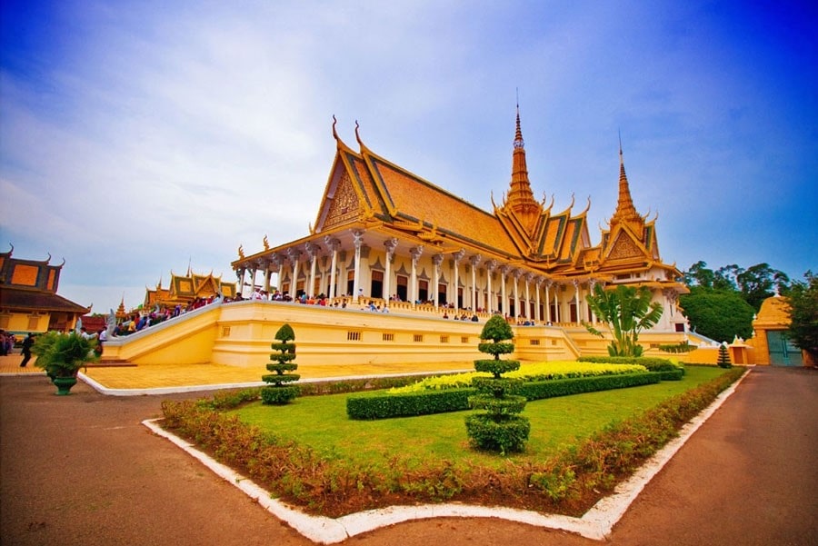 Cung điện hoàng gia, một điểm đến thú vị khi ghé thăm Phnom Penh – Nguồn: HTS international travel