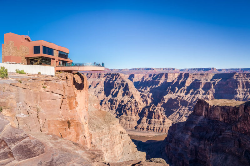 Thử thách giới hạn bản thân tại Skywalk - Nguồn: wanderingwheatleys.com