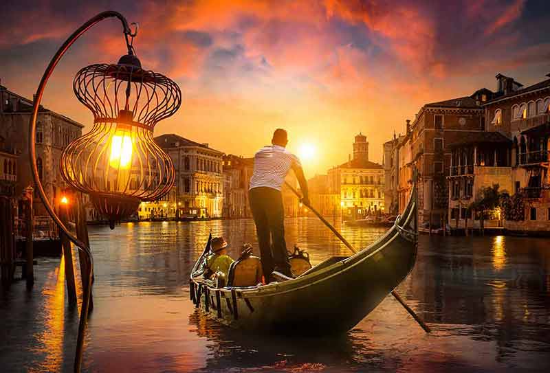 Hình ảnh du khách trong một tour tham quan đêm tại Venice