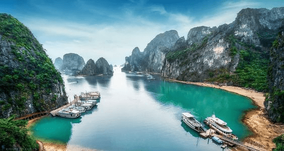 Toàn cảnh Vịnh Lan Hạ – Nguồn: travel.com.vn