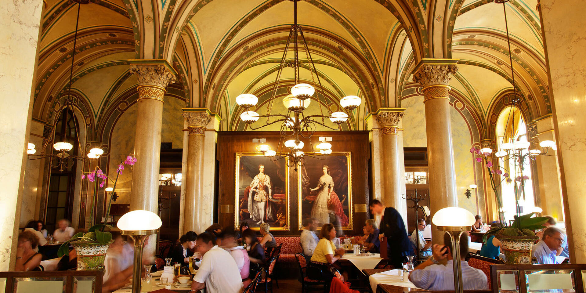 cafe-central Uống cà phê tại Café Central