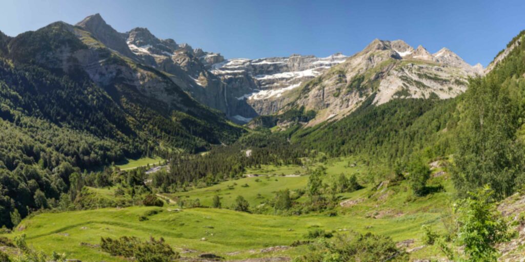 Dãy núi Mont Perdu thuộc dãy Pyrénées của Tây Ban Nha