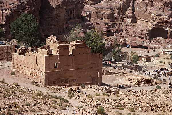 Qasr Al-Bint là ngôi đền từng khoác lên mình lớp áo sáng màu kiêu hãnh