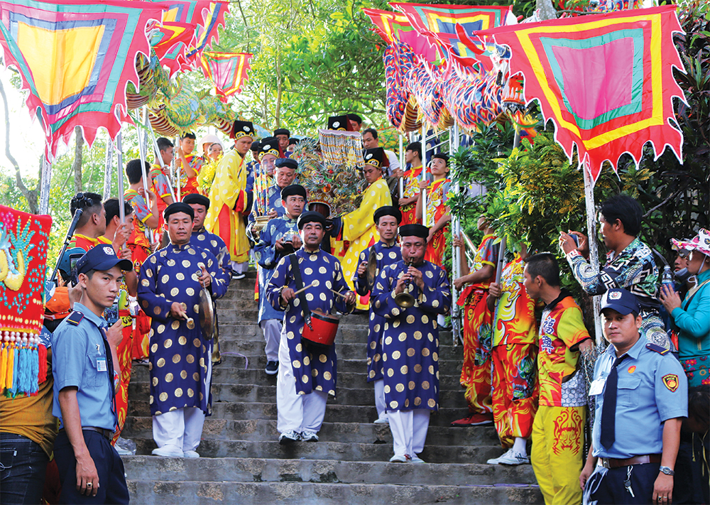 Lễ hội Bà Chúa Xứ - Khoảnh khắc tôn vinh truyền thống và tâm linh, hút hàng ngàn người đến từ khắp nơi.