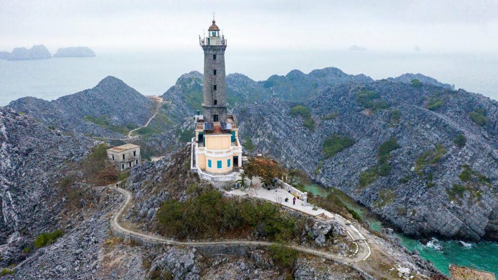 Hải đăng Long Châu cũng là một trong những địa điểm không thể bỏ qua khi đến Hải Phòng - nguồn: Internet