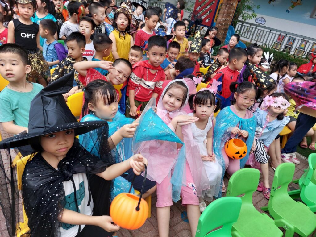 Trẻ em Việt Nam hoá trang trong đêm Halloween - nguồn: Internet