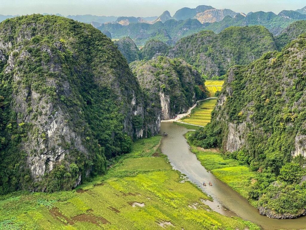 Toàn cảnh Tam Cốc - nguồn: Internet